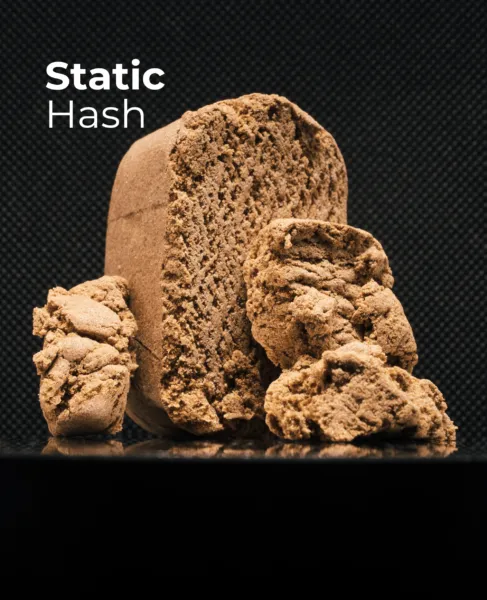 Resina CBD Static Hash del pack Núcleo de Extracción sobre fondo oscuro